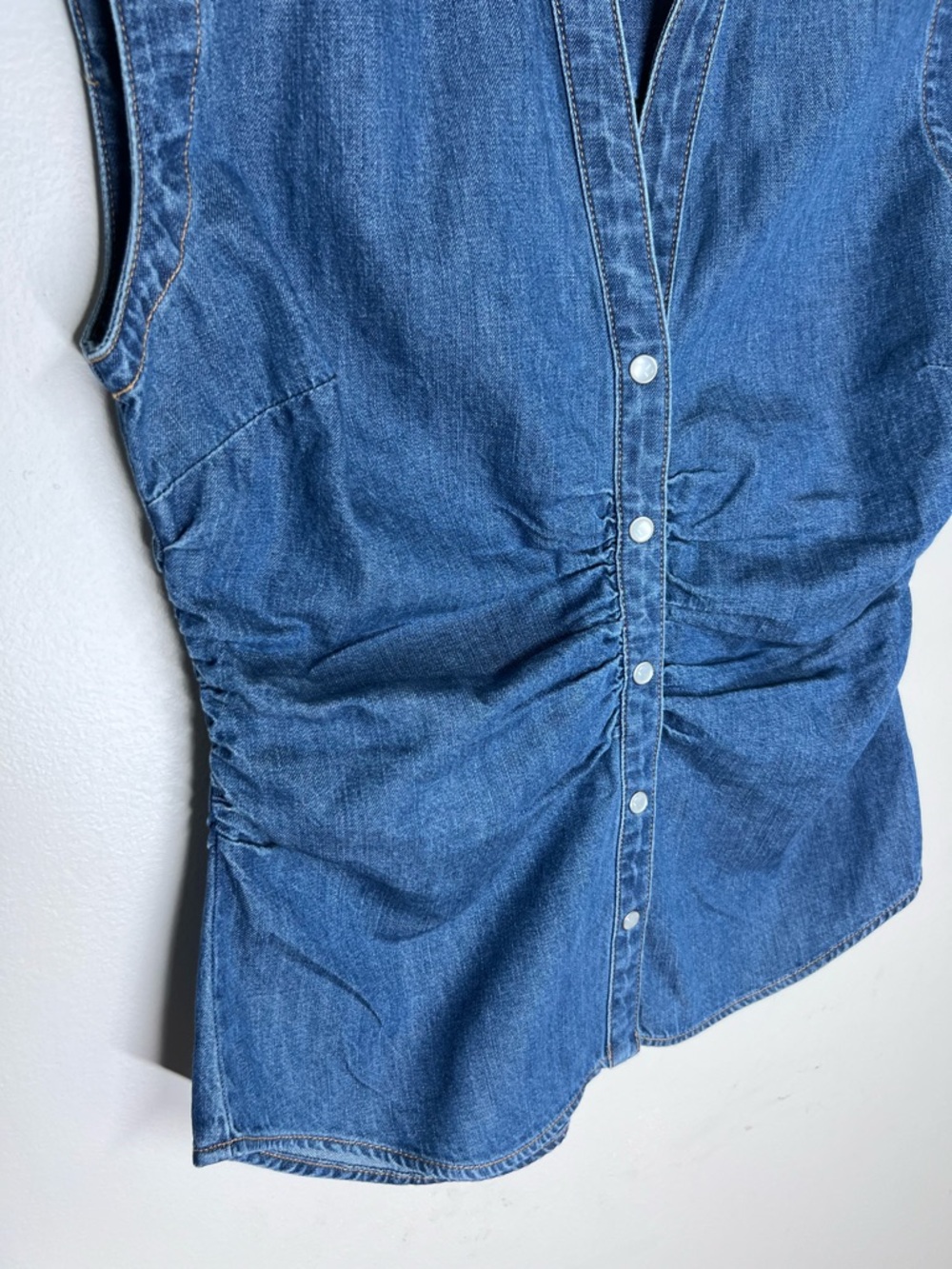 EUC Veronica Beard Sleeveless Denim Button-Down Shirt in Blue - Picture 8 of 8